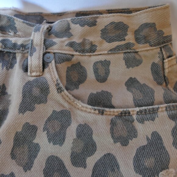 BLANK NYC 27 Denim Leopard Print Distressed Jean Shorts - Picture 9 of 12
